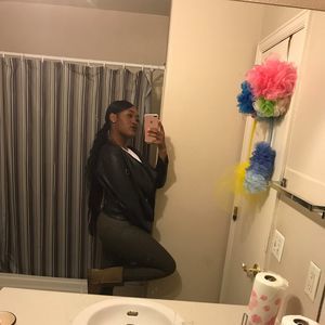 Meet your Posher, Alexis